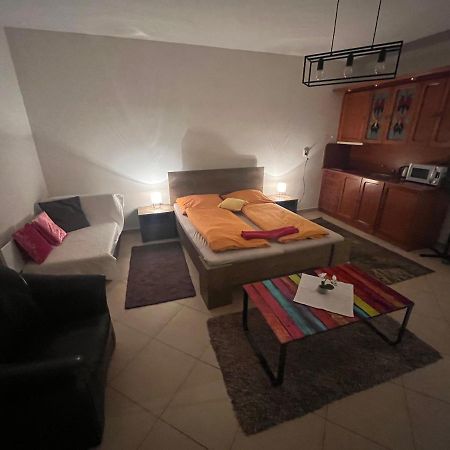 Monelly Apartman โคมาร์โน ภายนอก รูปภาพ