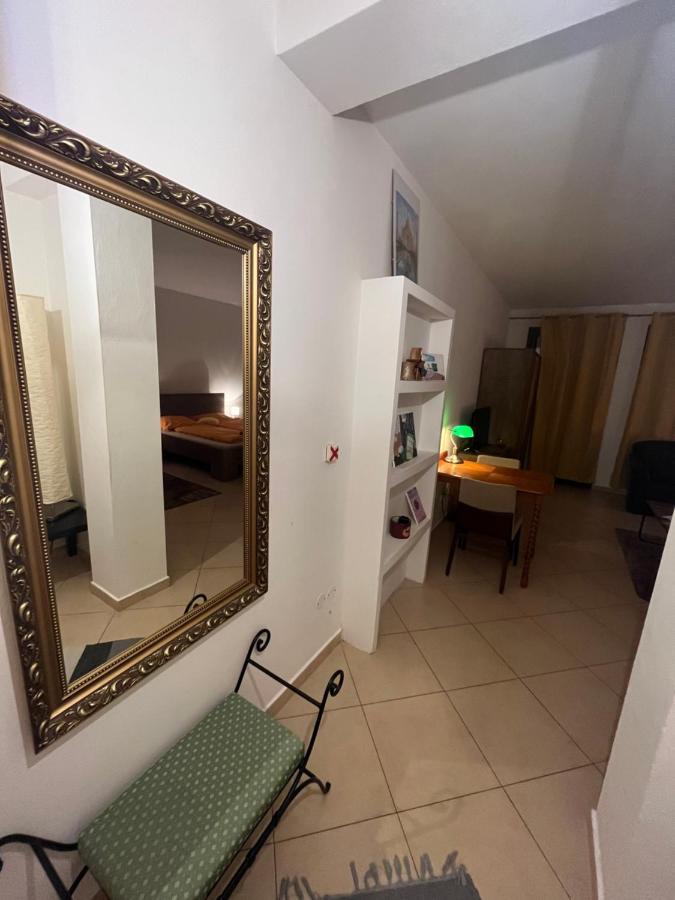 Monelly Apartman โคมาร์โน ภายนอก รูปภาพ