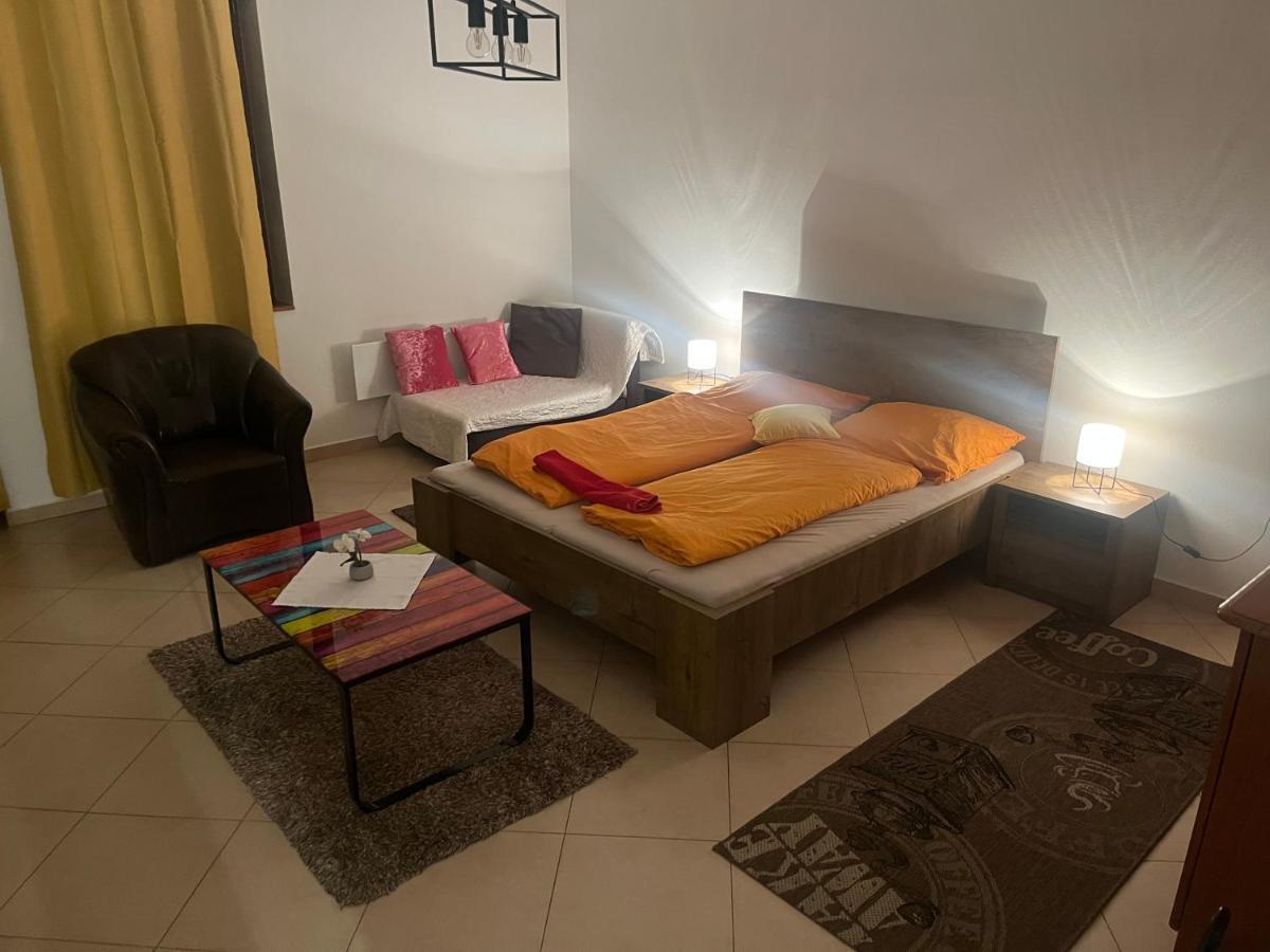 Monelly Apartman โคมาร์โน ภายนอก รูปภาพ